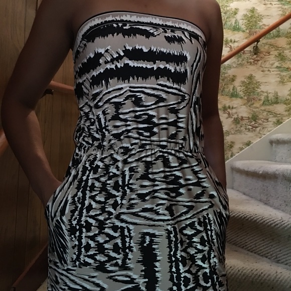 Strapless BCBG Dress 🏝 - Picture 4 of 4